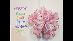 Memangnya bisa pita dibuat jadi hiasan menyerupai bunga? Pita Kado Dari Kertas Diy Easy Paper Bow Gift Wrap Diy Diy Paper Ide Kreatif Paper Flower Youtube