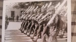 La grande parata di roma coinvolge non solo gli italiani ma anche milioni di turisti, che vengono da ogni parte del mondo per celebrare e non perdersi questa affascinante giornata. Servizio Militare Sfilata 2 Giugno 1971 A Bari Foto