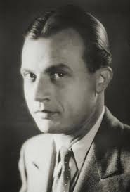 TBT: Dwight (Monk) and Eddie Kane (Morton) in a scene from The Doorway to  Hell (1930)! ;) #DwightFrye #FryeFiend