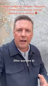 Vilken inlevelse som Kurt Olsson (Lasse Brandeby) visar när en broöppning  är på gång i Göteborg och båten kommer i full fart par hundra meter  nedanför 😄❤️🚢🚨 Klipp från Kurt Olssons Television #