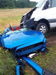 In cealalta masina se aflau un barbat de. Foto Accident Grav Intre Un Microbuz Si Un Autoturism La Persani Coliziunea S A LÄƒsat Cu O VictimÄƒ IncarceratÄƒ