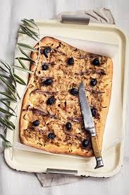 Pissaladiere Une Recette Nicoise Traditionnelle A Base D Anchois Recette Recette Alimentation Pissaladiere