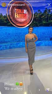Elettra lamborghini, il look all'isola dei famosi fa sognare elettra lamborghini (instagram) l'opinionista ha mostrato in anteprima il suo outfit sui social e subito è stato molto apprezzato dai suoi follower. Isola Dei Famosi 2021 Elettra Lamborghini Il Prezzo Dell Abito A Quadretti