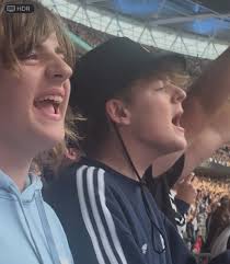 16 years ago I was devastated when they broke up I was in the car park to  the v festival in Chelmsford with a ticket to see them 😞 tonight more than