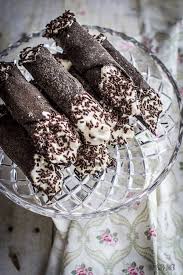 (they're still edible after one day, but the chocolate filling doesn't look as fresh.) Chocolate Cannoli Shells Pint Sized Baker