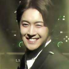 OMG I'M CRYING 😭😭😭 WOOSEOK WASN'T ABLE TO JOIN PHUKET SO HE TOOK A  PICTURE OF HIMSELF COPYING KIM HYEYOON'S POSE IN THE SUPPOSED SPOT IN THE  LOVERUN HEART PHOTO IN SINGAPORE.