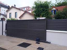 portail alu coulissant motorise vue de l interieur ral 7016 modele lacanau chez mme a dans le 95 8 portail alu portail art portail