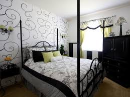 Jan 26, 2021 · see these inspiring minimalist bedroom ideas, including decor tips for a cozy and relaxing retreat, from top designers around the country. Bedrooms On A Budget Our 10 Favorites From Rate My Space Diy