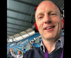 🚩 10 best football commentators of all time: 1. Peter Drury 2. Jim Beglin  3. Jon Champion 4. John Motson 5. Brian Moore 6. Martin Tyler 7. Barry  Davies 8. Clive Tyldesley 9. Alan Smith 10. Andy Gray
