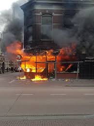 Er zou ook sprake zijn geweest van een explosie. Explosie Verwoest Ny Pizza In Utrecht Gelukkig Zijn Die Jongens En Hond Op Tijd Naar Buiten Gekomen Binnenland Ad Nl