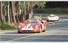 By 1966 most of the gt40's kinks had been worked out and ford wanted to take no chances, they flooded the le mans field with over a dozen entries. Le Mans 24 Hours 1966 Photo Gallery Racing Sports Cars