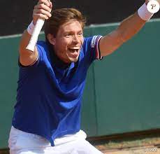 He is well known for being skilled at grass court tennis, on which he has won his three career titles, and is adept at serve and volleying. Nicolas Mahut Ses Mots D Amour A Sa Femme Merci De Supporter Mes Absences Purepeople