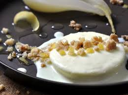 Weincreme Mit Pochierten Birnen Crumble Und Salzzitronen Birne Wein Weincreme Dessert Crumble Pochierte Birnen Lebensmittel Essen Salzzitronen