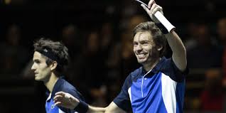 Coached by father, jean roch.father is a coach (who enjoys playing guitar and introduced pierre hugues to tennis at age 3).nicolas mahut: Wdupcajaoglr M