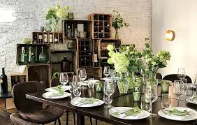 Geniesst Eine Gemutlichen Feier In Der Neuhauser Wohnkuche In Munchen Diese Stimmungsvolle Location Vereint Cafe Restaurant Munchen Location Munchen Wohnkuche