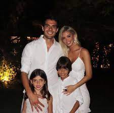 As imagens foram registradas por cesare barbaro em uma mansão de luxo no bairro jardim europa, em são paulo. Carol Dias Noiva De Kaka Posta Foto Com Os Filhos Do Ex Jogador Em Clima Descontraido Jetss