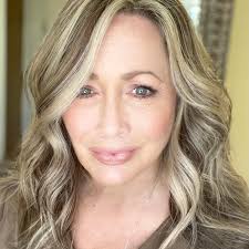 Tracie Kelly's Instagram, Twitter & Facebook