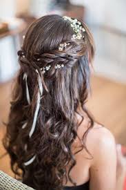 Une manière originale de demander à une amie, une sœur… de devenir son témoin de mariage ! 50 Idees De Coiffures Quand On Est Invitee A Un Mariage