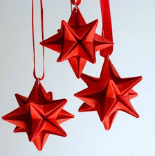 3d Omega Sterne Aus Rotem Tonpapier Falten Sterne Basteln Fur Weihnachten Origami Weihnachten Sterne Falten Weihnachten