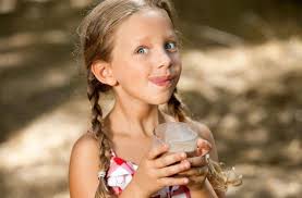 Kakaopulver für Kinder im Test: Zucker zum Trinken