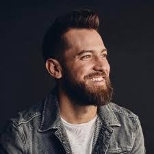 Casey Edgar's Instagram, Twitter & Facebook