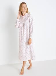 Depuis plus de 80 ans, 3 suisses offre aux français le meilleur de la mode et de la déco. Chemise De Nuit En Flanelle Lingerelle Femme Daxon