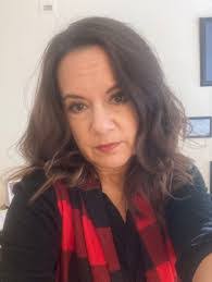 Laura Calnan's Instagram, Twitter & Facebook