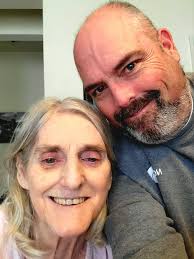 Differentiating between Mom and T4 at dawn