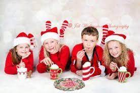 18 Adorable Christmas Card Photo Ideas Christmas Photoshoot Kids Christmas Photoshoot Christmas Photos Kids