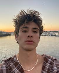 Johnny Valentine's Instagram, Twitter & Facebook