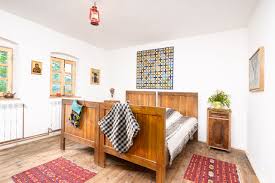 Concerte, ştiri, recenzii şi galerii foto la casa de cultură a sindicatelor reşiţa. Contemporary Art Space Homestay Casa De CulturÄ Farm Stays For Rent In Cuptoare CaraÈ Severin County Romania