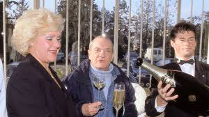 Jean carmet passe son enfance et son adolescence à bourgueil au milieu des vignes de son père, gabriel carmet, viticulteur. Jean Carmet En Touraine Les Souvenirs Croustillants De Sophie Bardet