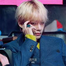 This marks the first time he deviated from the dirty blonde hair. Bts V Dyes His Hair More Than 5 Times In Just 2 Months Pannatic