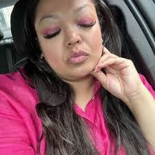 Lisa Lash's Instagram, Twitter & Facebook