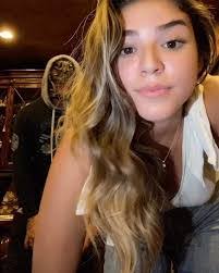 Kari Moran's Instagram, Twitter & Facebook