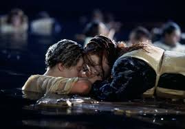 Mais l'histoire est cyclique et le tsunami cette fois mettre en danger la vie des passagers. Titanic Jack Pouvait Il Reellement Survivre S Il Avait Ete Sur La Planche Avec Rose Elle