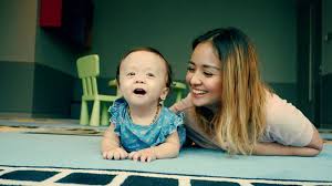 Kabar itu pun diketahui lewat beberapa postingan teman dan. Menikah Muda Saat 20 Tahun Dan Memilih Vakum Ngartis Kabar Anak Keempatnya Sekarang Bikin Haru