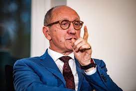 Johan vande lanotte heeft zijn/haar verplichtingen om verklaringen van mandaten, ambten en beroepen aan te geven, gerespecteerd. Grondwetspecialist Johan Vande Lanotte Avondklok In Antwerpen Is Onwettig Binnenland Hln Be