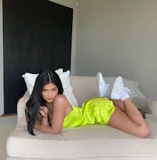 Kylie jenner is a young tv star that has already made a great career for herself from an early age. Summer Lookbook Kylie Jenner Inspiration Edition