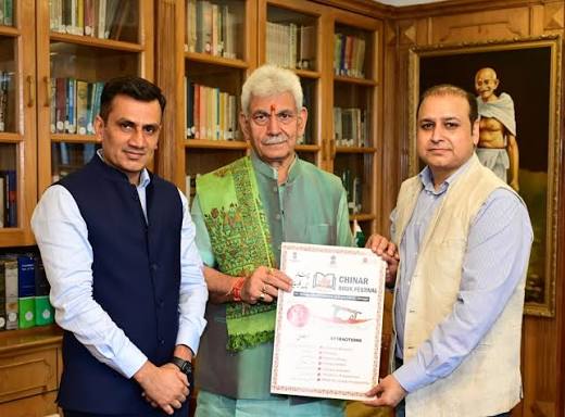 Shri Yuvraj Malik, Director, National Book Trust, and Dr Amit Wanchoo,  Chief Convenor, Chinar Book Festival organised by NBT, called on Hon'ble  Lieutenant Governor of J & K, Shri Manoj Sinha. During