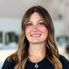 Leah Bright's Instagram, Twitter & Facebook