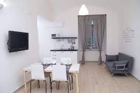 Annunci immobiliari di case, appartamenti e immobili a napoli. Centro Storico Napoletano Appartamenti Napoli