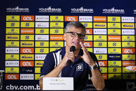 Renan dal zotto fala animado sobre as duas sessões de fisioterapia diárias que faz. Renan Dal Zotto Convoca Mais Quatro Jogadores Para Preparacao Da Selecao Brasileira De Volei Torcedores Noticias Sobre Futebol Games E Outros Esportes