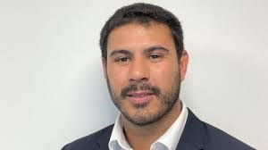 Alejandro Vivas's Instagram, Twitter & Facebook