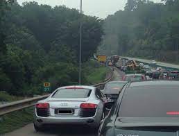 Seperti yang saya kutip dari lama facebook kementrian perhubungan ri pertanggal posting komentar untuk jaga jarak saat berkendara di jalan raya. Bersabar Mampu Elakkan Nahas Di Jalan Raya Paultan Org