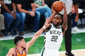View expert consensus rankings for khris middleton (milwaukee bucks), read the latest news and get detailed fantasy basketball statistics. Bucks Khris Middleton Takes Center Stage To Even Nba Finals At 2 2