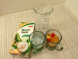 Gunakan air koktel sebagai air renjisan utk kek. Bahan Bahan Air Minuman Yeos Kundur Explorasa