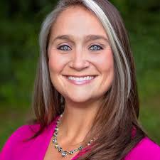 Hi everyone! We are looking for a real estate agent who has deep knowledge  of school districts and can help us define the right zone. Ideally, we'd  like to find a home