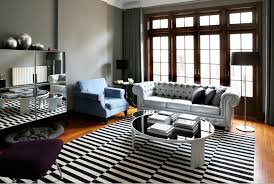 Mit mobiliar aus massivholz vollenden sie den look. Gestreifter Teppich Bilder Ideen Couch