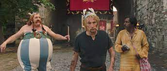 Gérard depardieu was born in châteauroux, indre, france, to anne jeanne josèphe (marillier) and rené maxime lionel depardieu, who was a metal worker and fireman. Bild Zu Gerard Depardieu Asterix Obelix Im Auftrag Ihrer Majestat Bild Edouard Baer Gerard Depardieu Filmstarts De